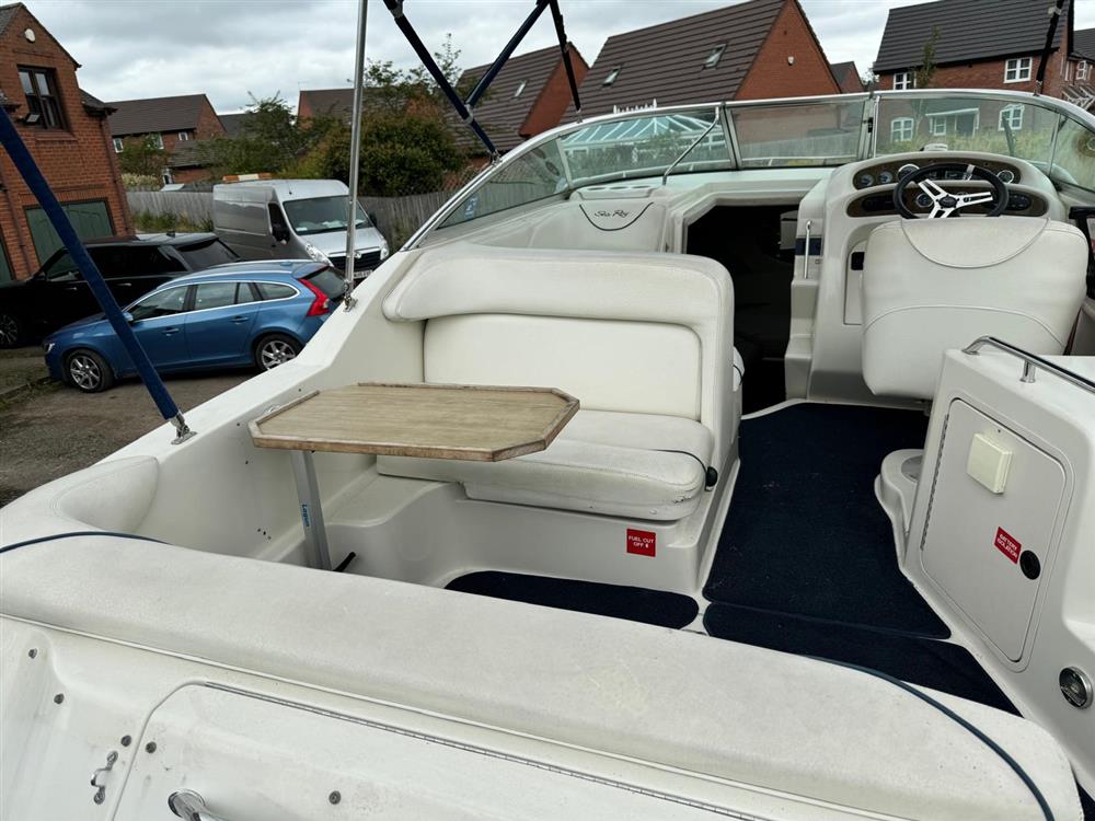 Sea Ray Sundancer 240
