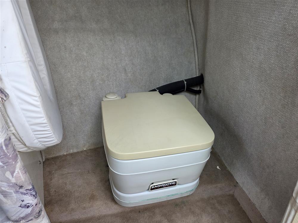 Sea Ray 215 Express Cruiser