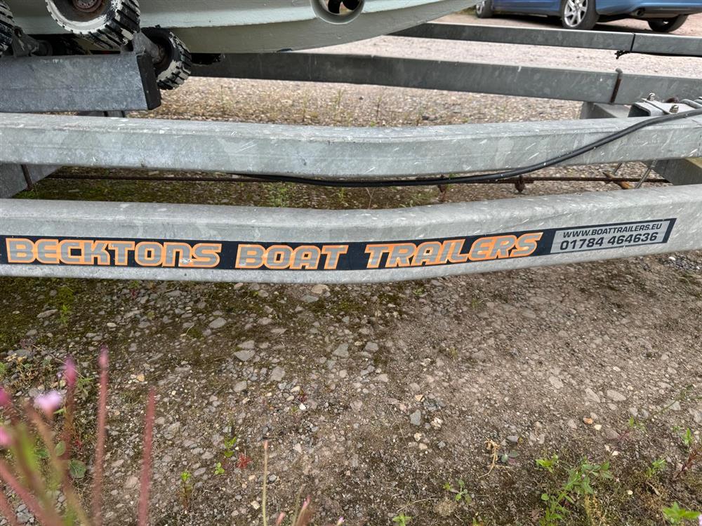 Sea Ray Sundancer 240