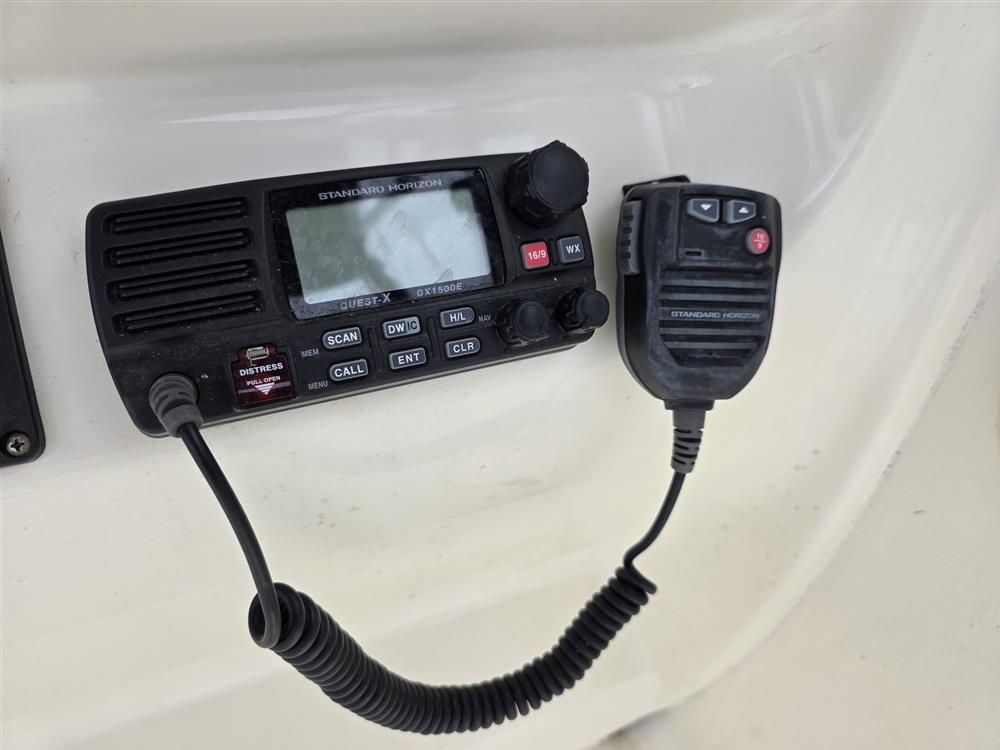 Sea Ray 215 Express Cruiser